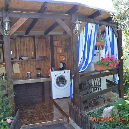 U Palycha Guest House Sukhumi Eksteriør bilde