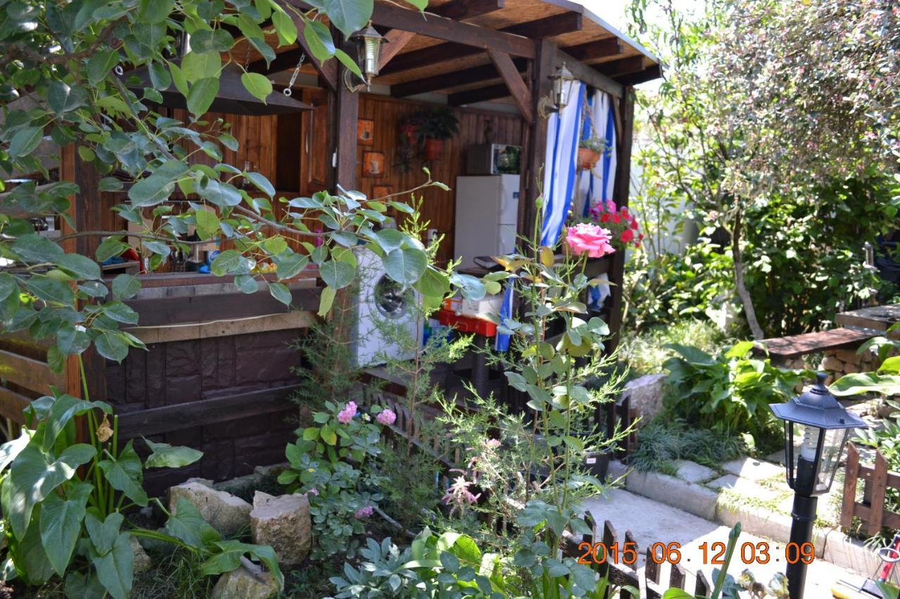 U Palycha Guest House Sukhumi Eksteriør bilde