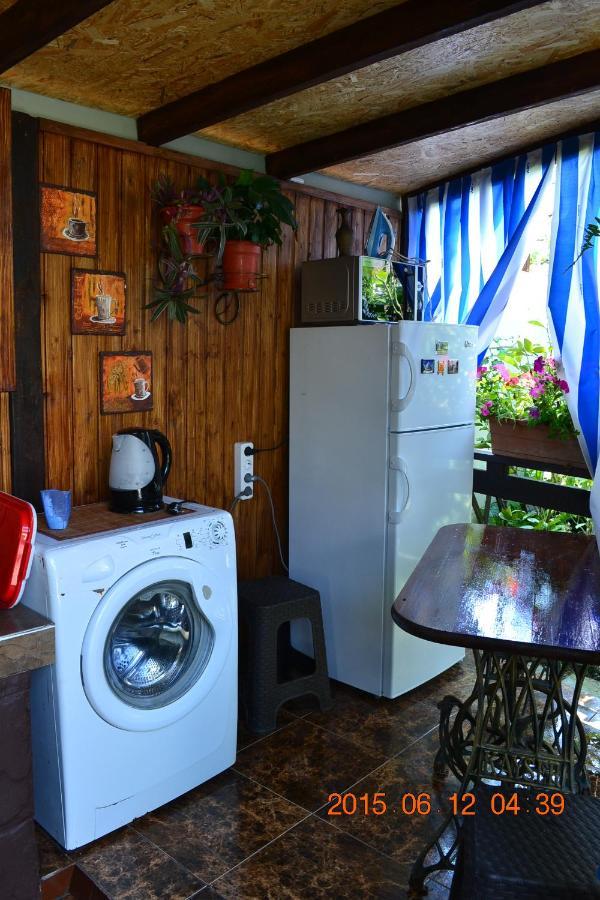 U Palycha Guest House Sukhumi Eksteriør bilde