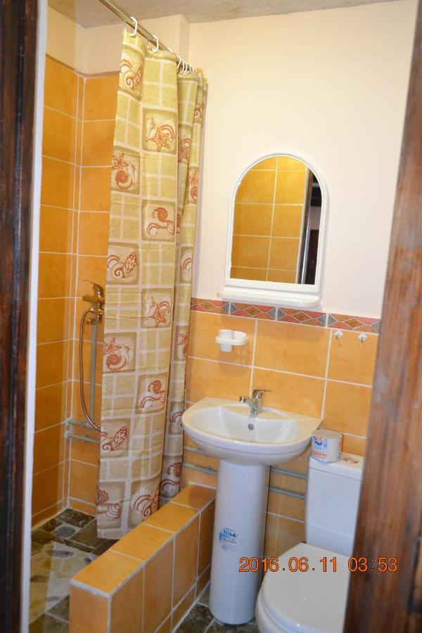 U Palycha Guest House Sukhumi Eksteriør bilde