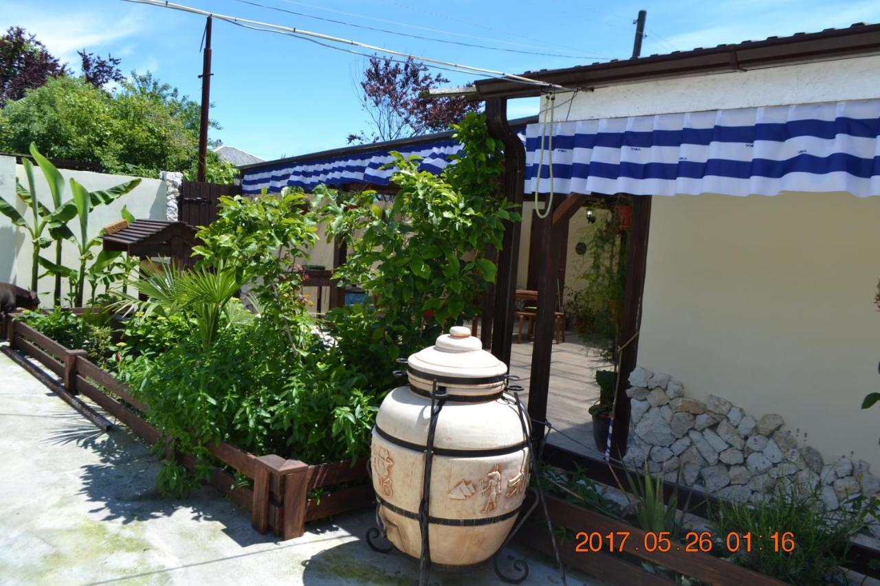 U Palycha Guest House Sukhumi Eksteriør bilde