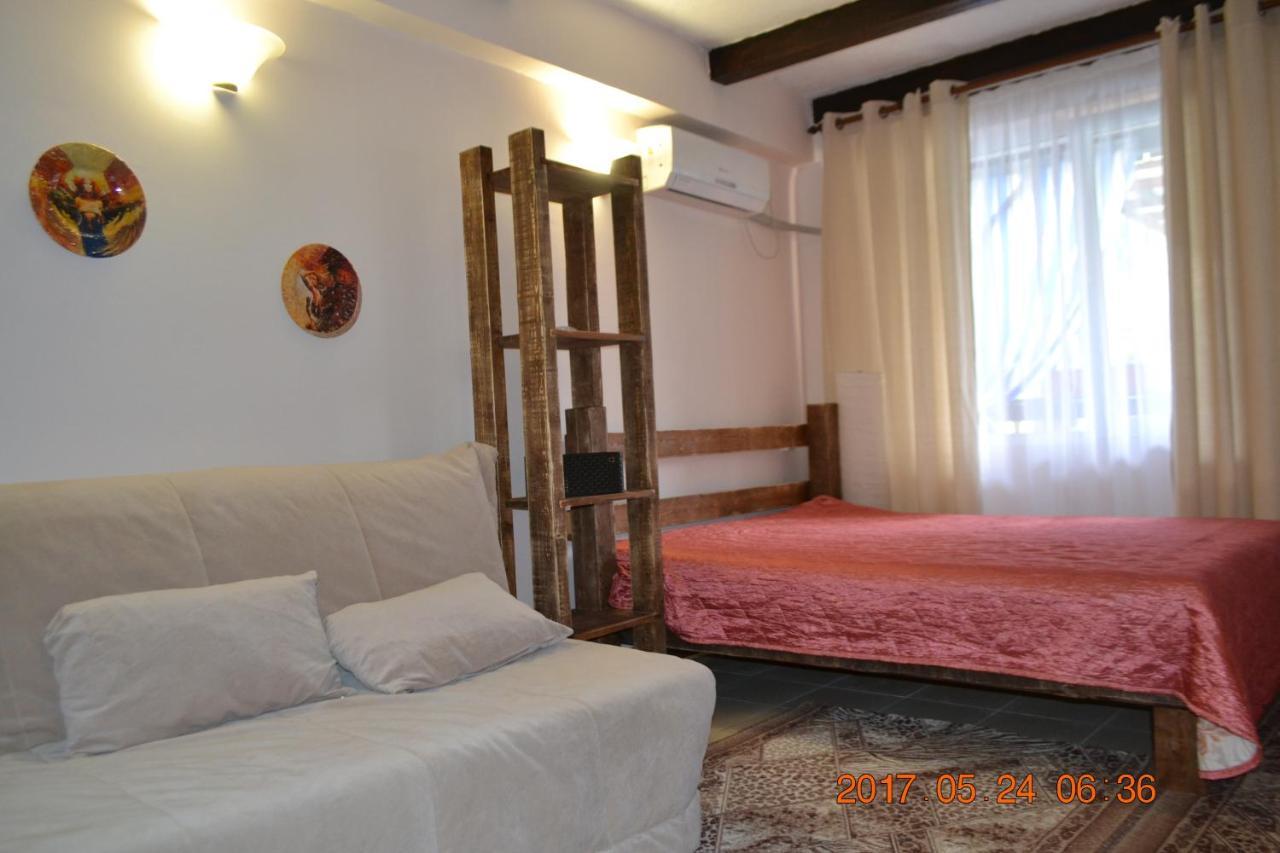 U Palycha Guest House Sukhumi Eksteriør bilde