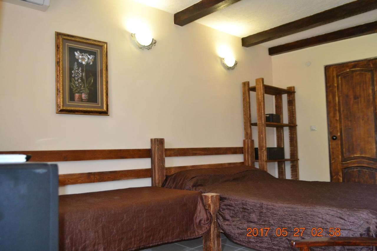 U Palycha Guest House Sukhumi Eksteriør bilde