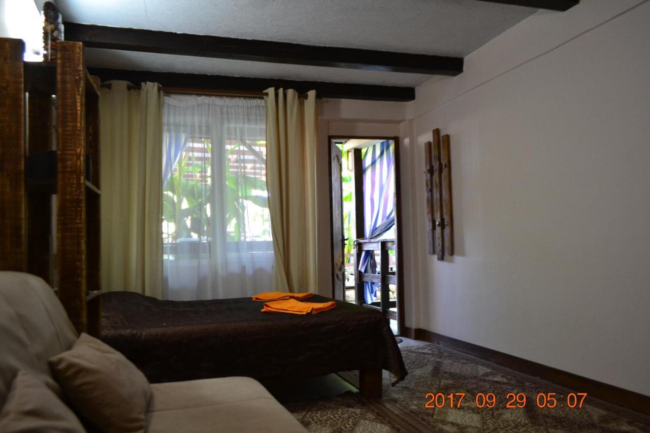 U Palycha Guest House Sukhumi Eksteriør bilde