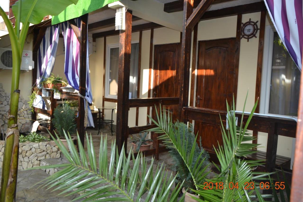 U Palycha Guest House Sukhumi Eksteriør bilde