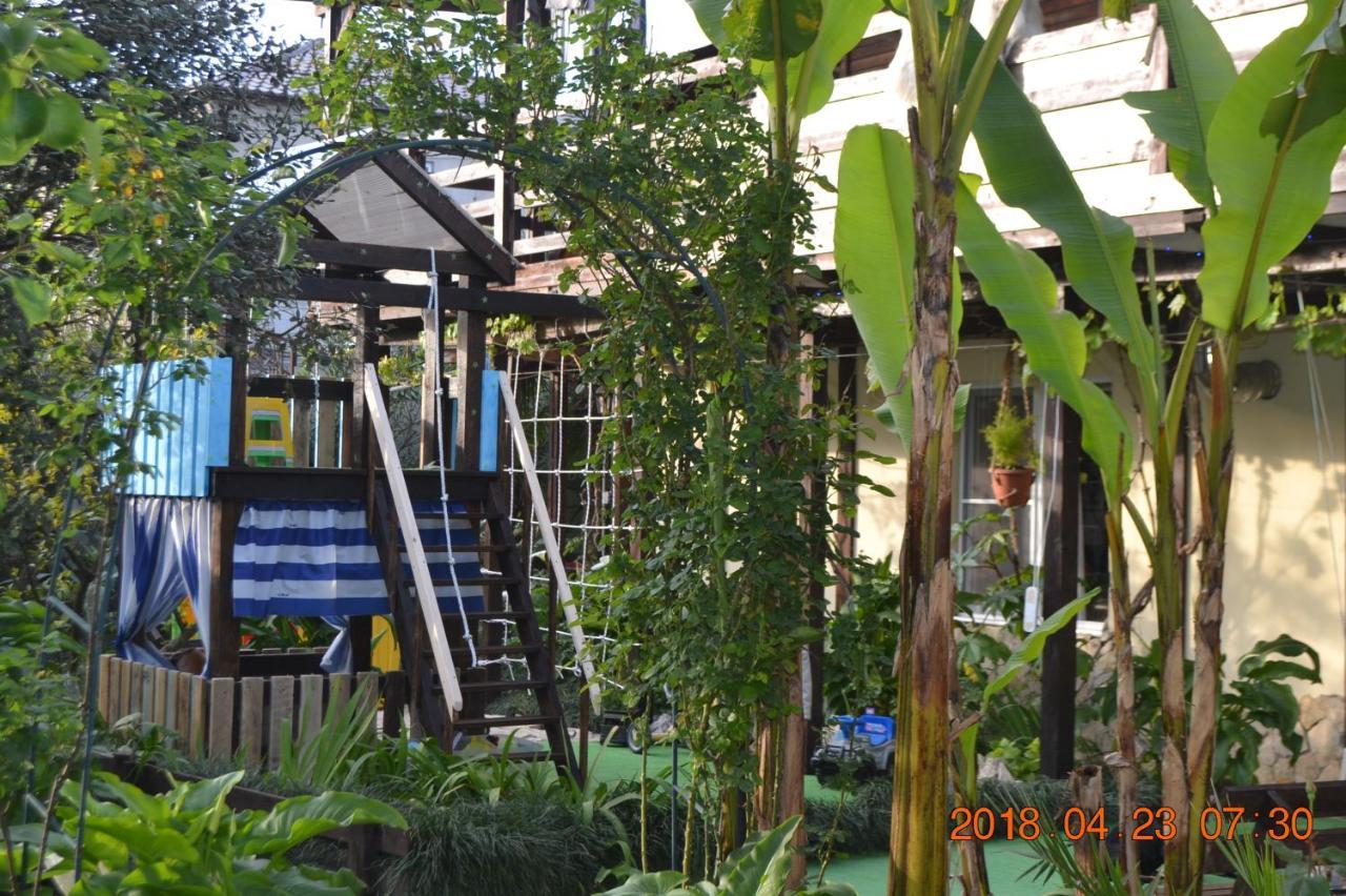 U Palycha Guest House Sukhumi Eksteriør bilde