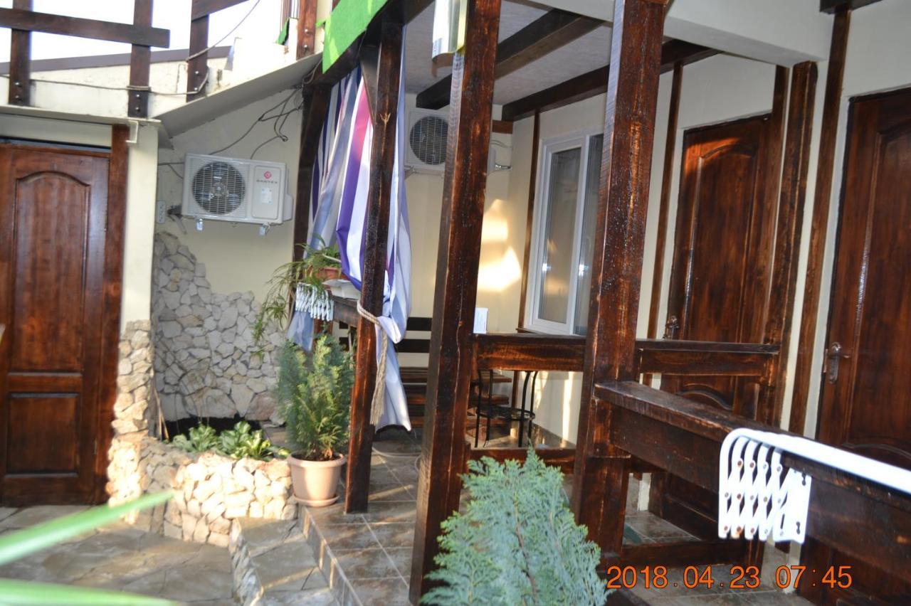 U Palycha Guest House Sukhumi Eksteriør bilde