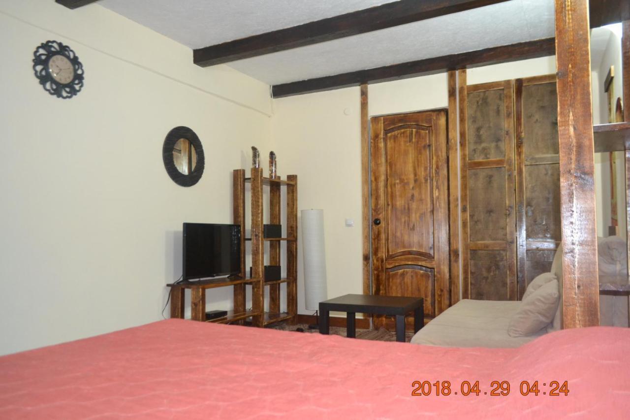 U Palycha Guest House Sukhumi Eksteriør bilde