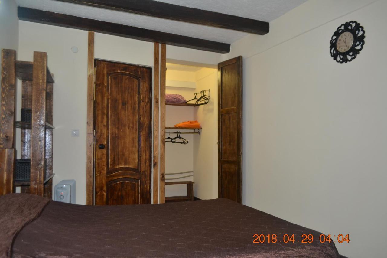 U Palycha Guest House Sukhumi Eksteriør bilde