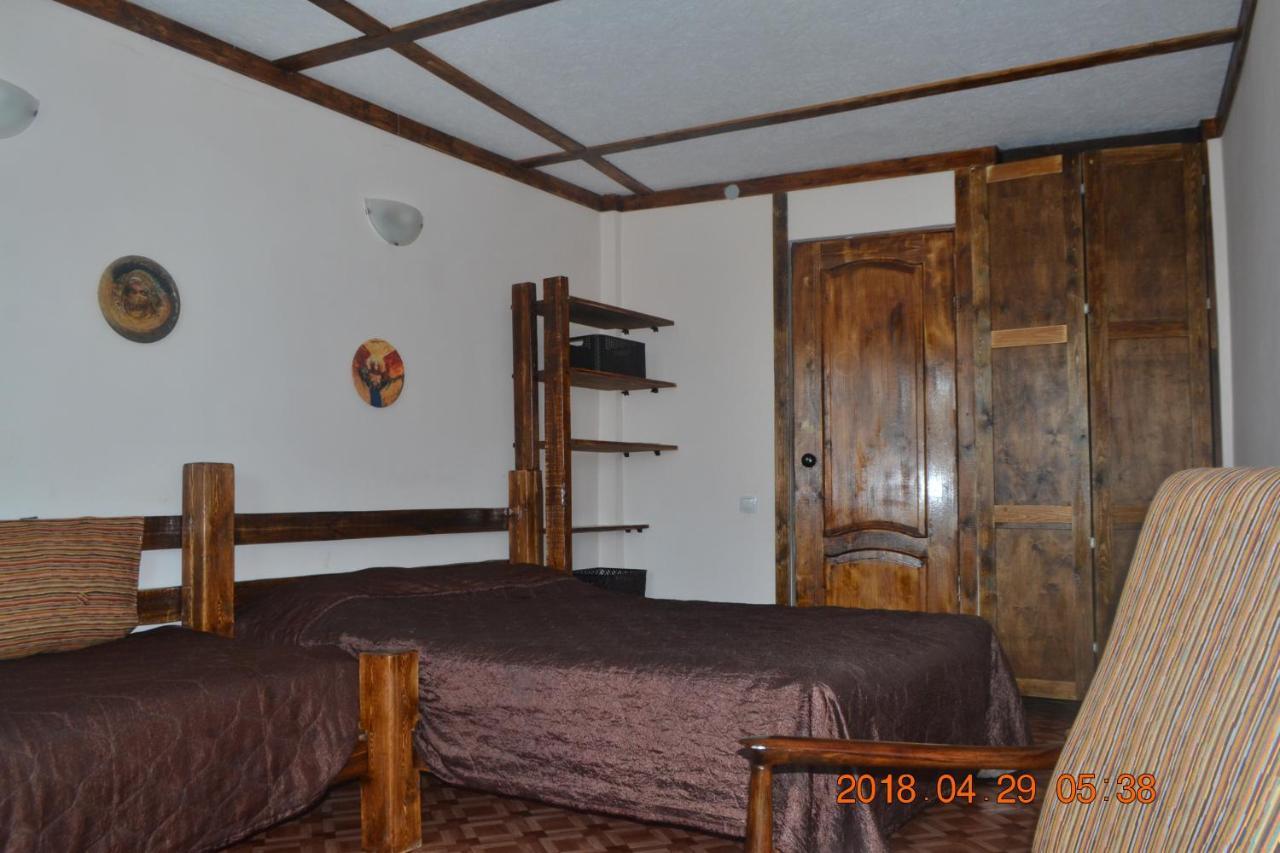 U Palycha Guest House Sukhumi Eksteriør bilde