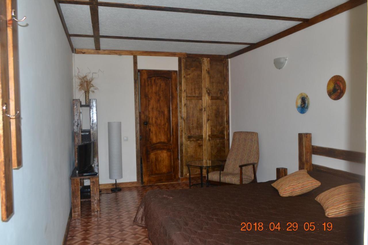 U Palycha Guest House Sukhumi Eksteriør bilde