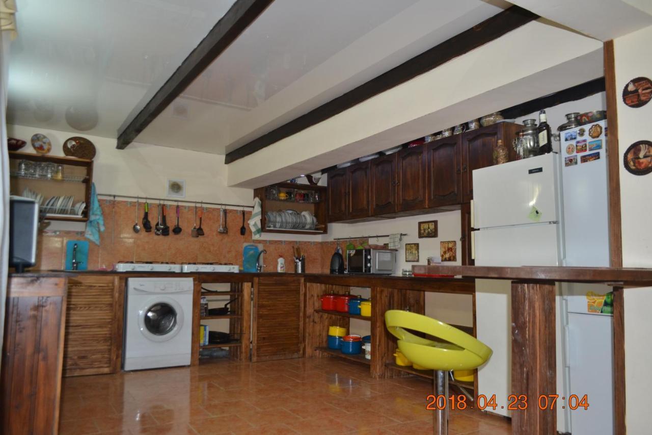 U Palycha Guest House Sukhumi Eksteriør bilde